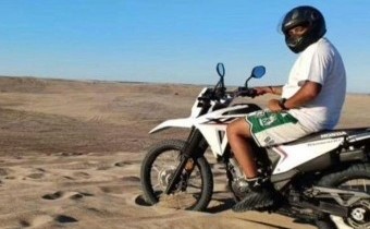 Un joven de 28 años murió en Villa Gesell tras caer con su moto por un médano
