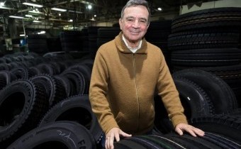 Caputo elimina arancel para el aluminio y vuelve a golpear al dueño de FATE