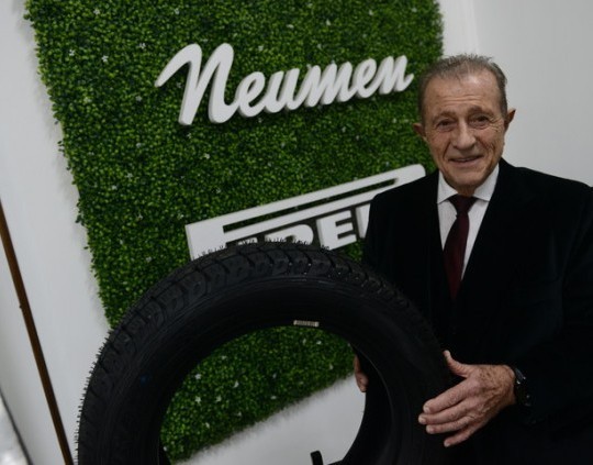 Empresario admitió que estaban “robando” con el precio de los neumáticos