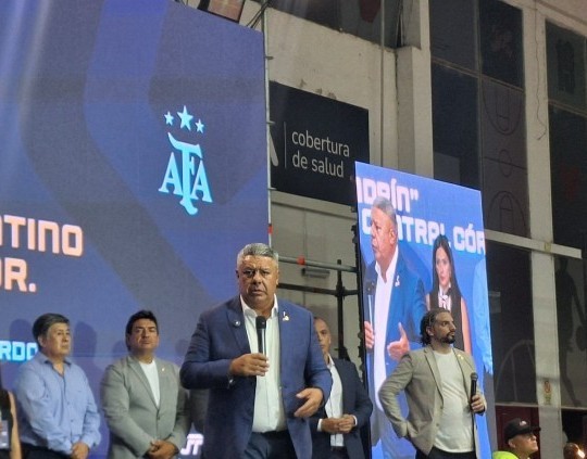 Tapia y Toviggino mostraron su poder en una cumbre con más de 2 mil dirigentes