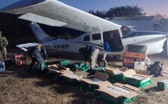 Interceptaron una avioneta en Santa Fe y secuestraron más de 400 kilos de cocaína