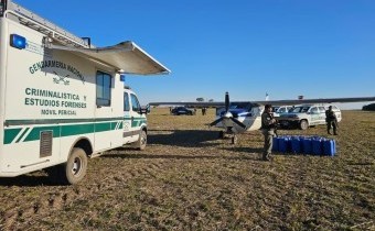 Santa Fe: cayeron dos narcos bolivianos por trasladar 321 kilos de cocaína en una avioneta