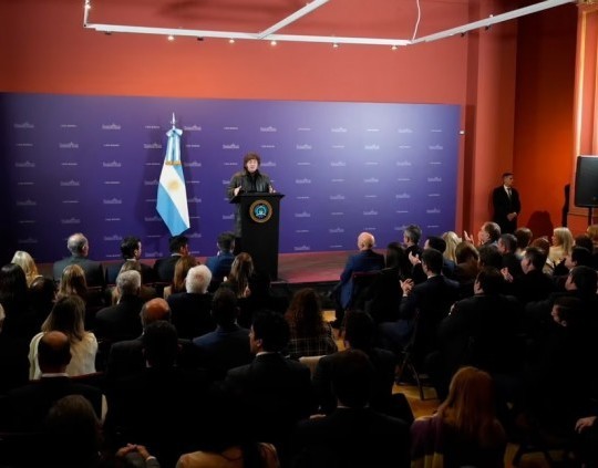 Milei anunció ante legisladores de LLA un proyecto para modificar la Carta Orgánica del BCRA