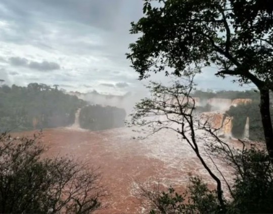 Reabre el Parque Nacional Iguazú tras la baja del río